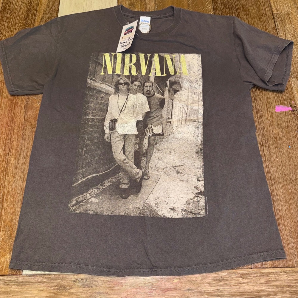 Gildan Nirvana Graphic Tee Mens Large Gray New Band Rock Youri Lenquette Photo